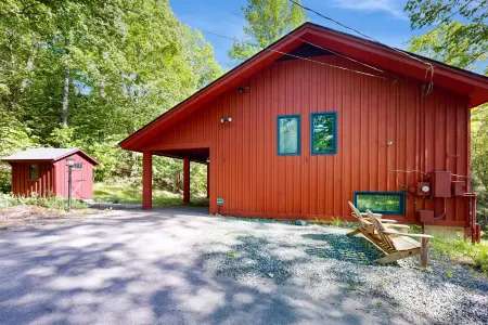 Breathtaking Views and Cozy Firepit - Luxurious Mountain Retreat Отели в г. Хартфорд