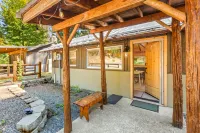 Charming Cabin Retreat with Cozy Fireplace - Stunning Outdoor Haven โรงแรมใน