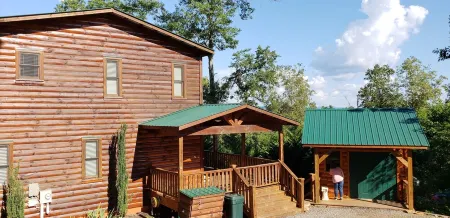 Wanderlust! Cozy 2-bedroom cabin with Mountain Views in lovely Murphy with WiFi