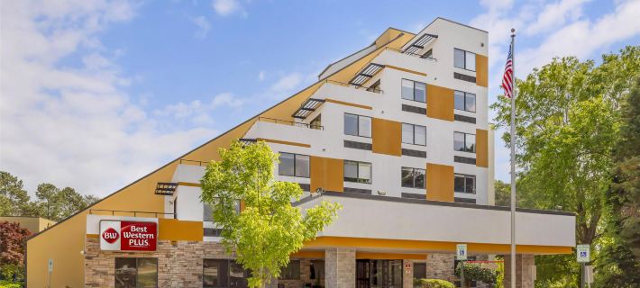 Best Western Plus Raleigh Crabtree Valley Hotel Отели в г. Уэйк