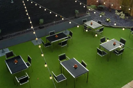 Village Hotel Bracknell Отели в г. Бракнелл