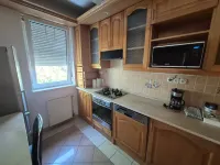 Mathias, a Spacious 2-Bedroom Apartment with 2 Bathrooms & Private Parking