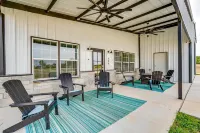 Cozy Atmosphere and Boat Parking - Charming Lakeside Haven Hotels in Lake Bridgeport