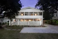 Stunning Pool, Outdoor Kitchen, and Putting Green - Gorgeous Oasis