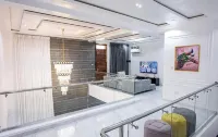 6 Bedroom Mansion in Lekki Phase 1 - Villas