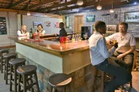 The Venue Country Hotel, Lanseria - bar