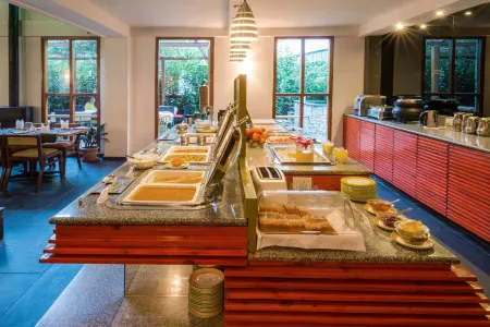 Honeymoon Inn Manali Отели рядом с достопримечательностью «Igloo stay sethan»