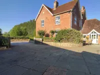 The Cheesehouse - Seven Ensuite Bedrooms Hotels in Britford