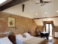 Domaine de Vareilles Hotels in Vareilles