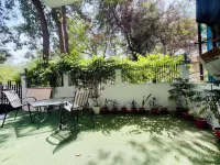 Olive Service Apartments DLF Galleria Gurgaon Отели в г. 