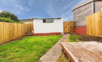 Superior Three Bedroom House with Sea View