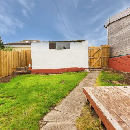 Superior Three Bedroom House with Sea View