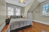 Oakley Square 3Br Charmer - Total Walkability 3 Bedroom Home by RedAwning - balcony