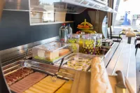 Le Merceny Motel - breakfast