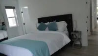 Dimond Abode Vacation Rental - balcony