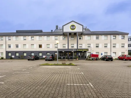 B&B HOTEL Saarbrücken-Ost Отели в г. Мандельбахталь