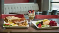 Holiday Inn & Suites OAKVILLE @ BRONTE by IHG - breakfast