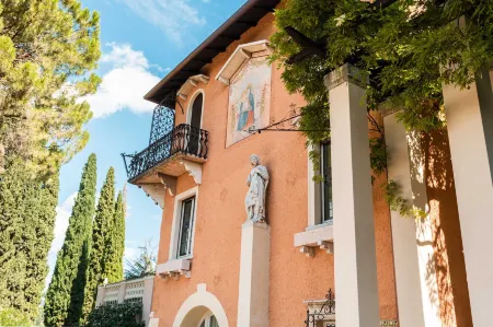 Villa Natalia Luxury Rooms Отели рядом с достопримечательностью «Villa Mosconi Bertani»