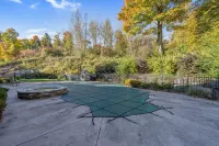 Home theater, pool, spa close to SU, Downtown Hotels near Syracuse Regional Aviation Museum