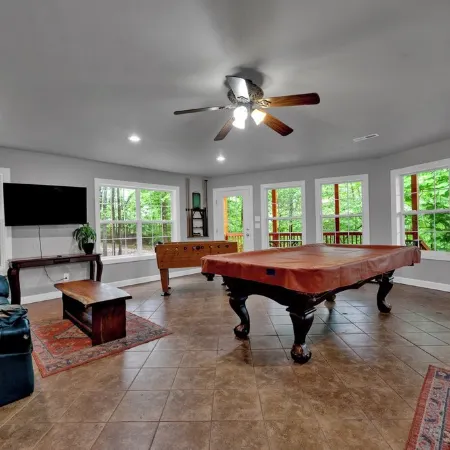 Smith Lake ,Off I65,Sleeps 25, Rocket Fiber Internet! Deep Water, Pets Ok.