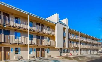 Super 8 by Wyndham Charleston WV