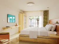 هوتل لوتشين Hotels near شاطئ إيست بيتش (East Beach)