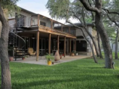 Live Oaks Bed and Breakfast Hotels in Uvalde