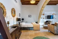 Stone Court Boutique Studios - 3-Star