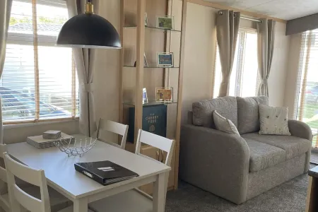 2 Bed-Sleeps 6-Free Parking-Pet Friendly