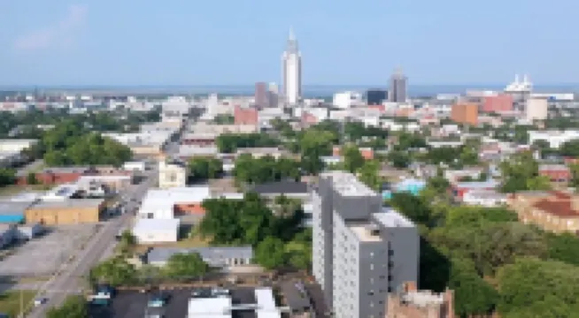 Come stay at our Horizon Hideaway. A modern downtown studio.