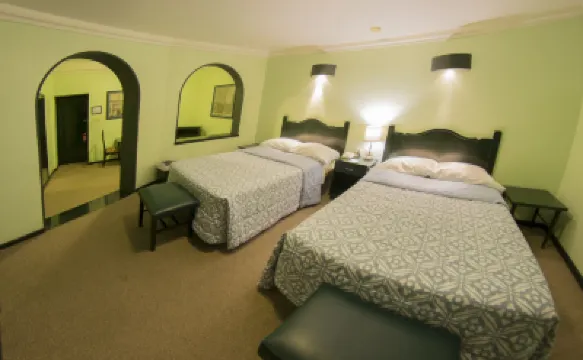 Hotel Leon Hotels near Teatro Manuel Doblado