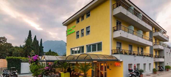 Hotel Miorelli Hotele w: Torbole