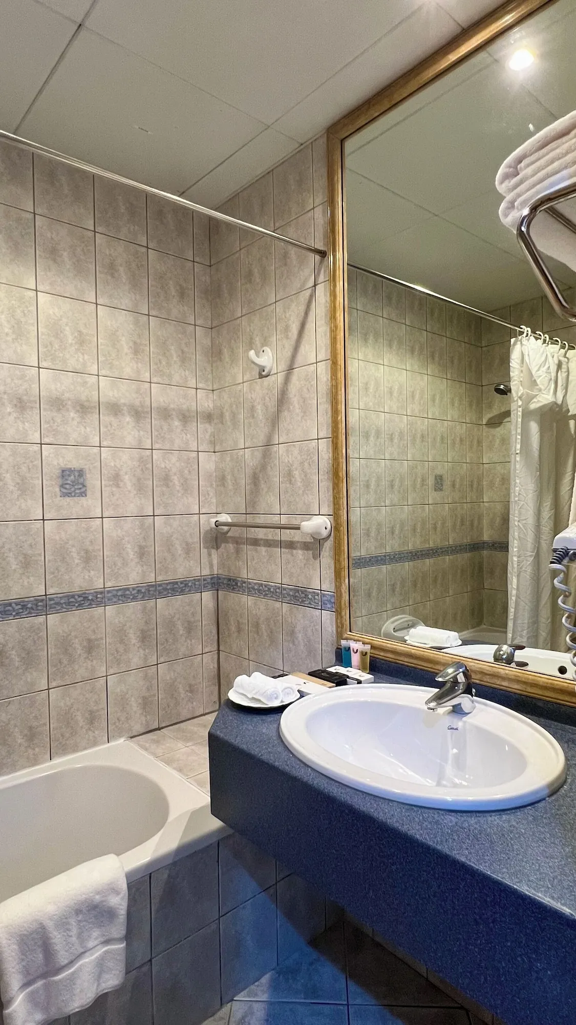 Uptown Hotel Apartments Abu Dhabi by Gewan Zimmer Photos