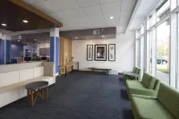 Holiday Inn Express & Suites Bay City Hotels in Bay City