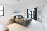 Hampden Apartments - the Henry - balcony