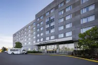 Residence Inn Montreal Airport Hôtels à proximité de : Collège de Bois-de-Boulogne