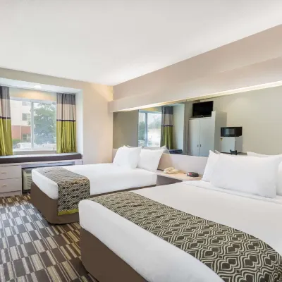 Microtel Inn & Suites by Wyndham Richmond Airport Các khách sạn gần Tòa nhà Quốc hội Virginia