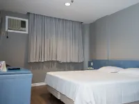 Master Express Alberto Bins - 200 Metros do Hospital Santa Casa Hotels near Beira Rio Stadium