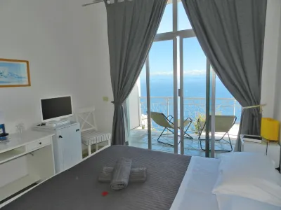 Hotel Holiday Hotels in Praiano