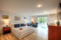 Pleasant Bay Village Resort - Balkoner