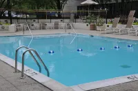 Chicago Marriott Schaumburg - Rooftop Pools