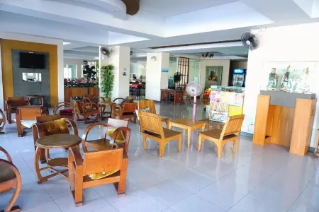 Maihom Resort Dechatiwong Bridge Отели рядом с достопримечательностью «Chao Por Chao Mae Na Pha Shrine»