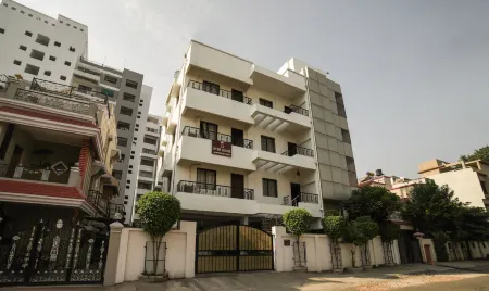 Treebo Ivory House Отели рядом с достопримечательностью «Numismatic Art Gallery by Twentieth Century Coins»