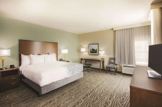 La Quinta Inn & Suites by Wyndham Wichita Northeast Hotels in 
