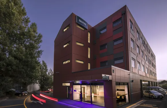 奧爾巴尼服探索酒店