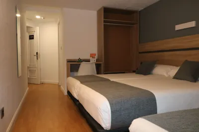 埃達帕倫西亞廣場青年旅舍 Ribera Sur附近的飯店