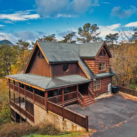 Summer Special! Pools, 2 HotTubs, Theater, Pet Friendly