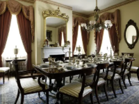 Monmouth Historic Inn Hotels in Adams County