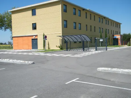 Ibis Budget Castelnaudary - A61 Отели в г. Вильспи