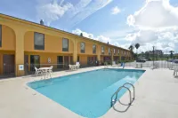 Quality Inn Brunswick - Pools